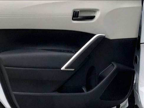 Used 2026 Toyota Corolla Cross L image 20