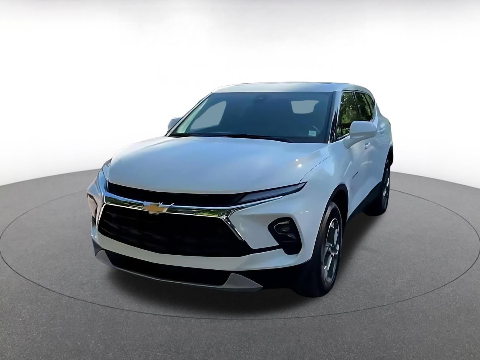 Used 2026 Chevrolet Blazer LT FWD image 4