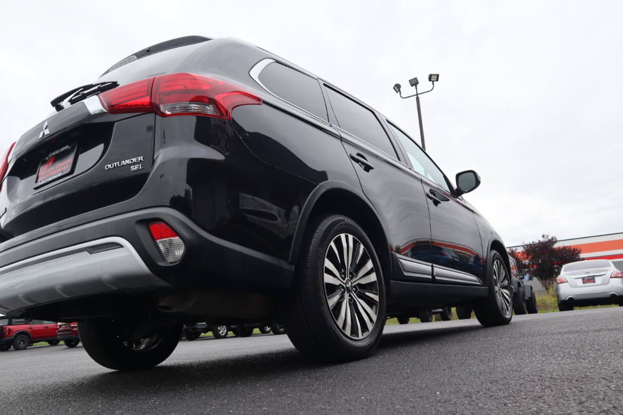Used 2019 Mitsubishi Outlander SEL AWD/4WD image 18