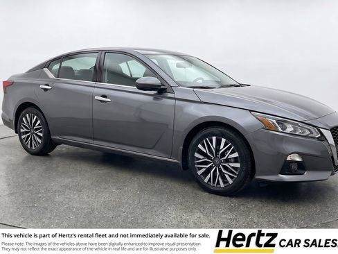 Used 2025 Nissan Altima 2.5 SV FWD image 1