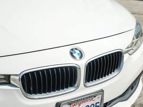 Used 2018 BMW 320i Sedan RWD image 5