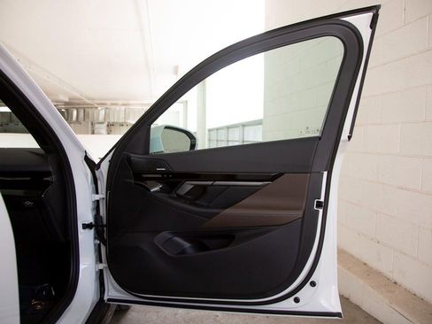 Certified 2025 BMW 530i xDrive w/ Premium Package image 33