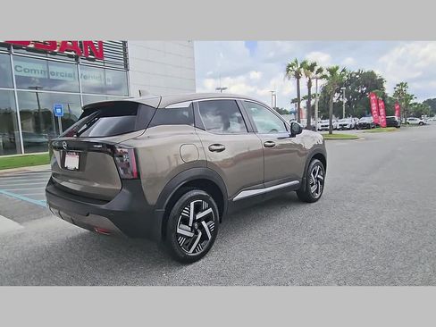 Used 2025 Nissan Kicks SV FWD image 35