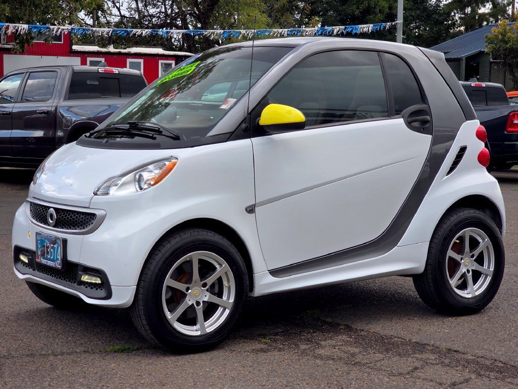 Used 2014 smart fortwo passion RWD image 1