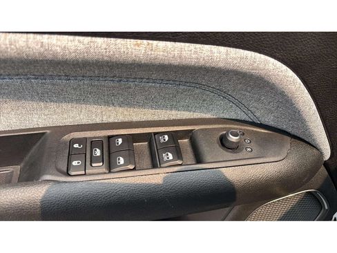 Used 2023 Jeep Compass Latitude w/ Sun and Sound Group AWD/4WD image 19