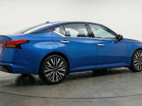 Used 2025 Nissan Altima 2.5 SV image 9