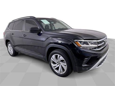 Used 2022 Volkswagen Atlas SE image 2