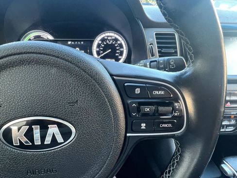 Used 2017 Kia Niro EX FWD image 21