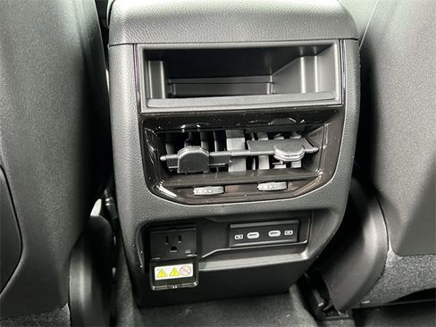 New 2026 Jeep Grand Cherokee Altitude image 30