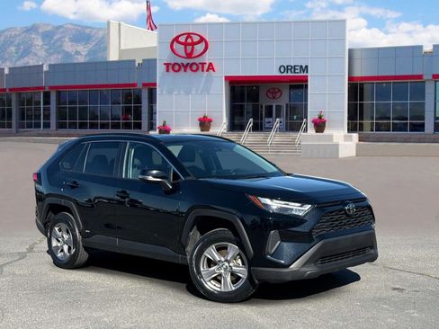 Used 2025 Toyota RAV4 LE AWD/4WD image 1