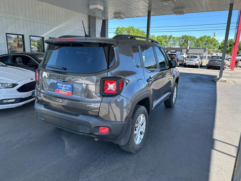 Used 2017 Jeep Renegade Latitude AWD/4WD image 6