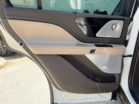 Used 2020 Lincoln Aviator Reserve w/ Equipment Group 201A RWD image 30