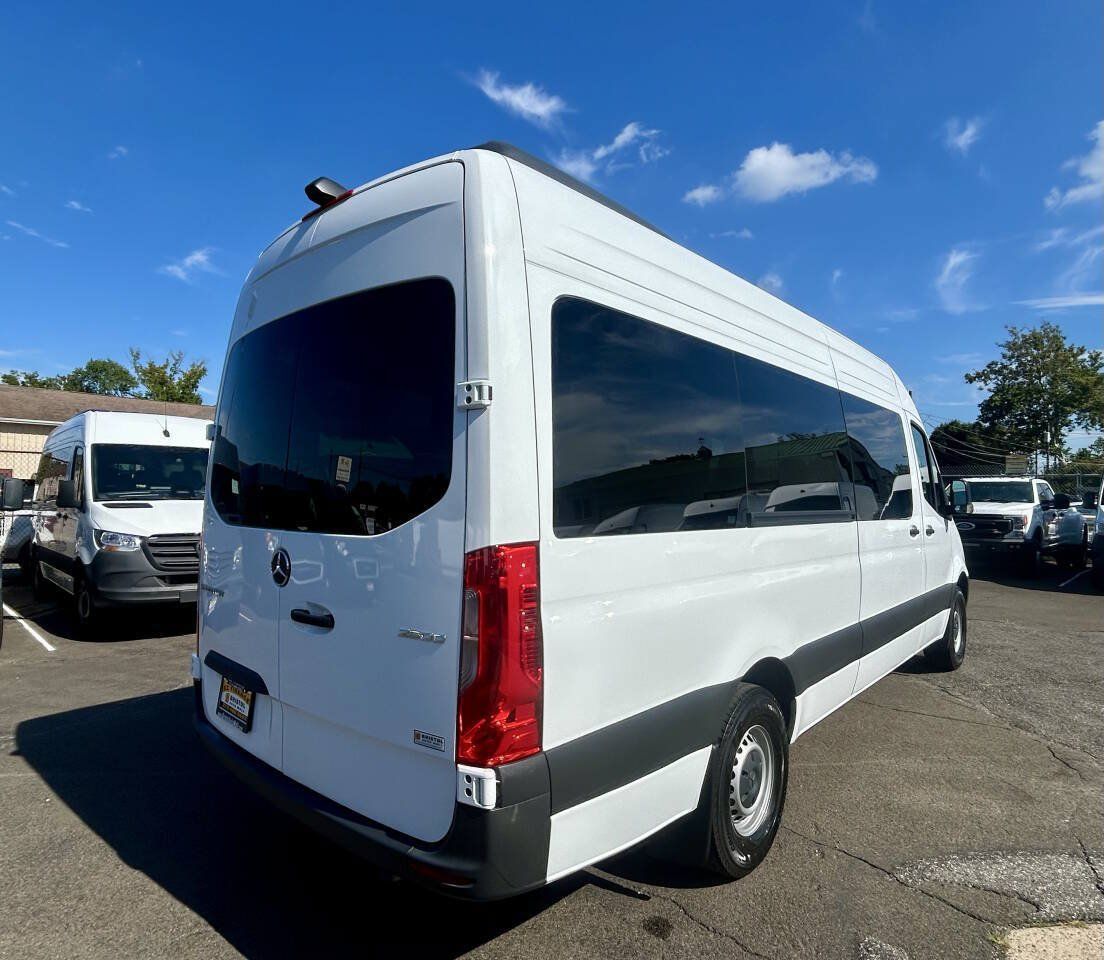 Used 2025 Mercedes-Benz Sprinter 2500 image 5