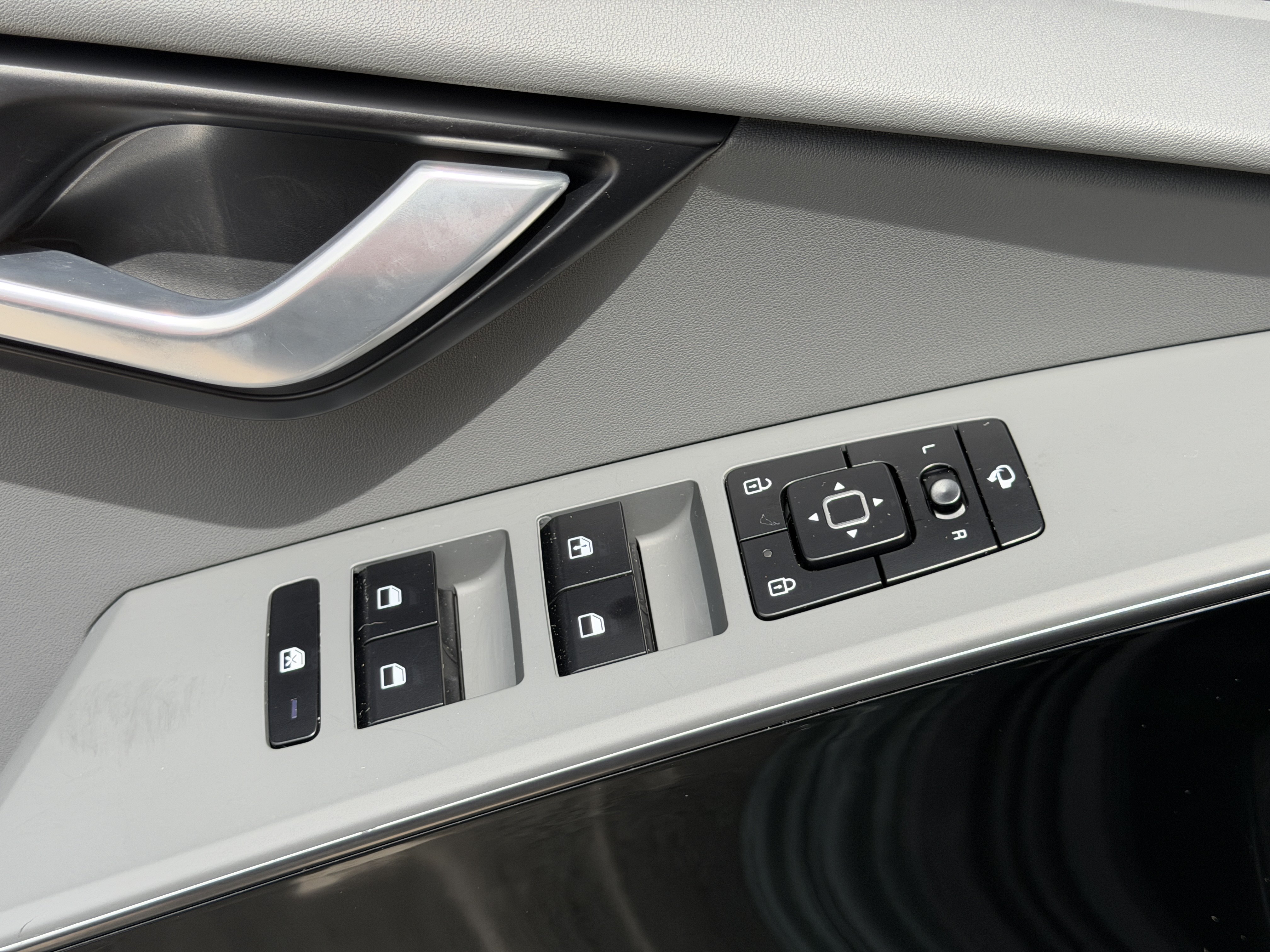 Certified 2024 Kia Niro EX Touring FWD image 16