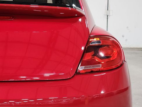 Used 2013 Volkswagen Beetle 2.0T image 22