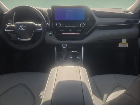 New 2026 Toyota Highlander XLE image 16