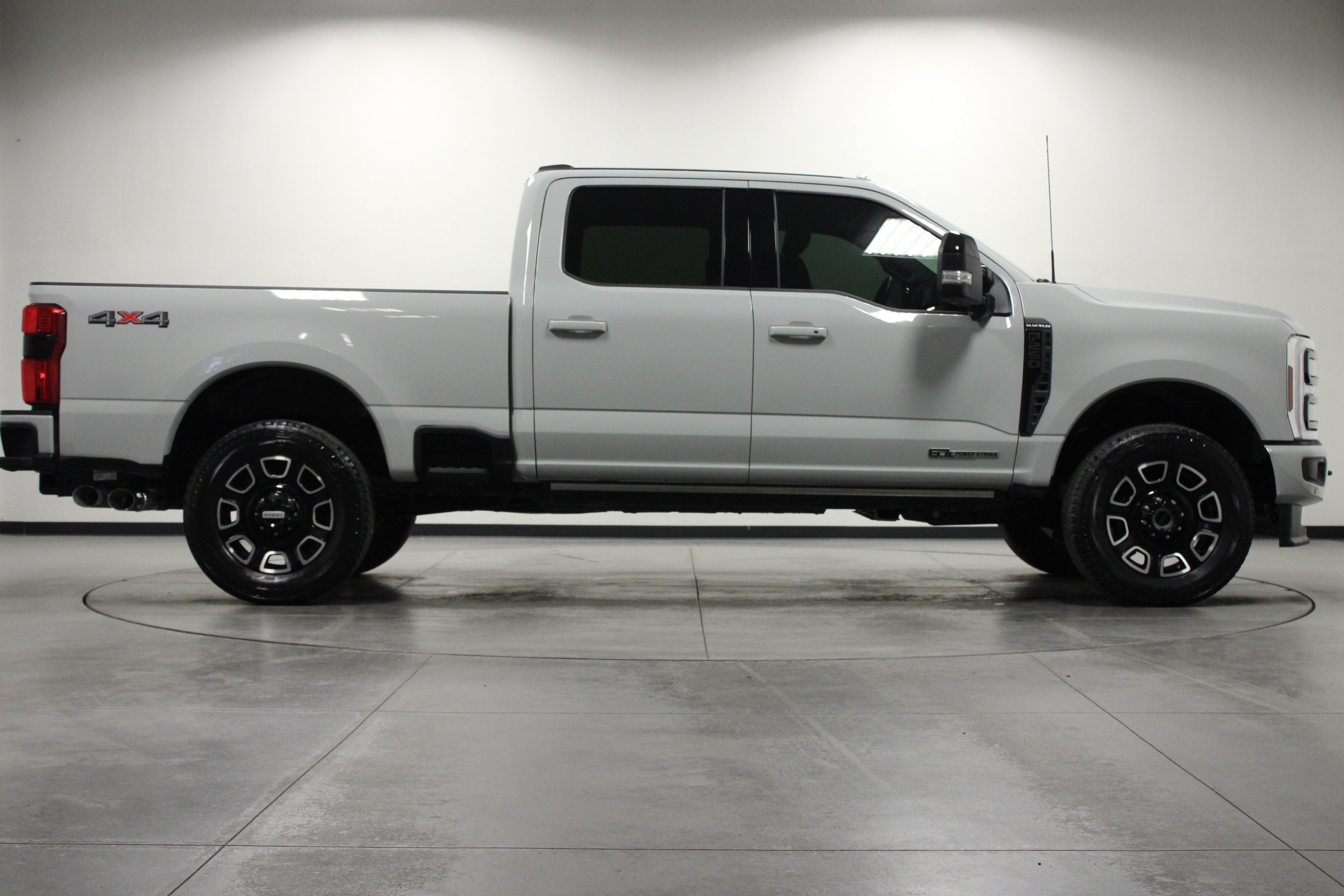 Used 2026 Ford F250 Platinum AWD/4WD image 3