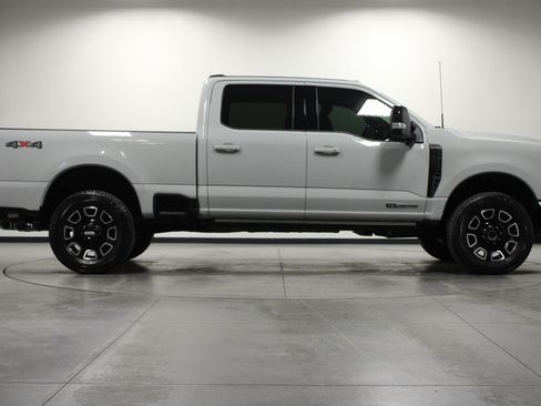 Used 2026 Ford F250 Platinum AWD/4WD image 3