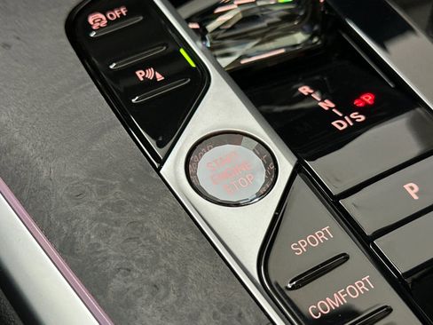 Used 2025 BMW X7 xDrive40i w/ M Sport Package image 35