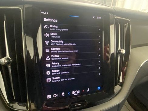 Used 2025 Volvo XC60 B5 Plus image 23