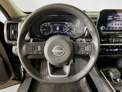 Used 2025 Nissan Pathfinder SV FWD image 11