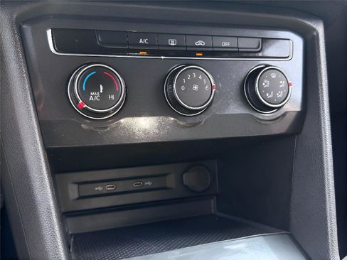 Used 2020 Volkswagen Tiguan S image 17