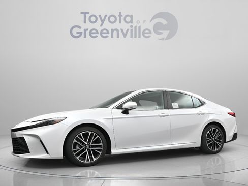 Used 2025 Toyota Camry XLE w/ Premium Plus Package FWD image 2
