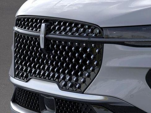 New 2026 Lincoln Nautilus Reserve image 17