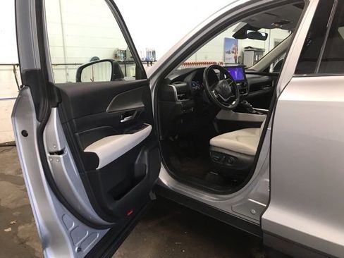 Certified 2025 Toyota Grand Highlander XLE image 13