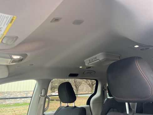 Used 2019 Chrysler Pacifica Touring Plus w/ Cold Weather Group image 13