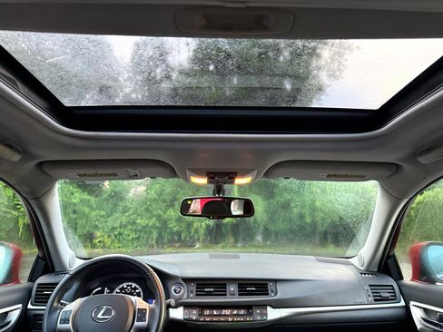 Used 2011 Lexus CT 200h image 24