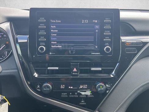 Used 2022 Toyota Camry SE image 13