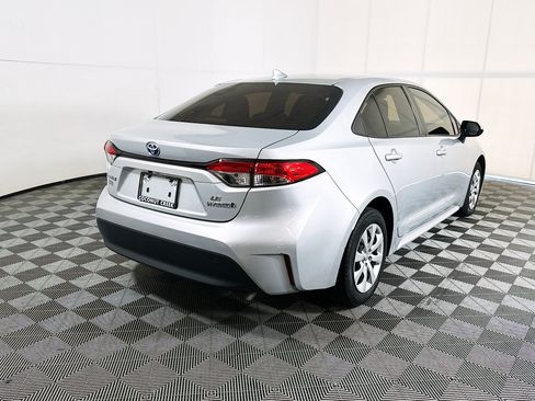 Used 2023 Toyota Corolla LE FWD image 3