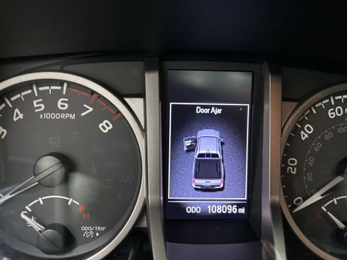 Used 2017 Toyota Tacoma Limited image 13