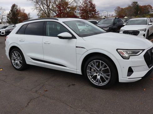 Used 2021 Audi e-tron Prestige w/ Prestige Package image 3