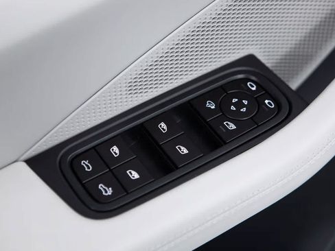 Certified 2026 Porsche Macan Electric RWD image 24