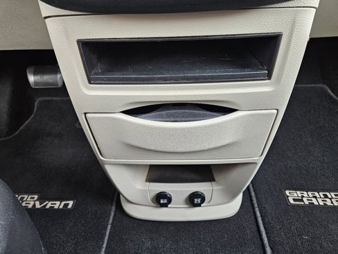 Used 2017 Dodge Grand Caravan SE w/ Power Window Group image 44