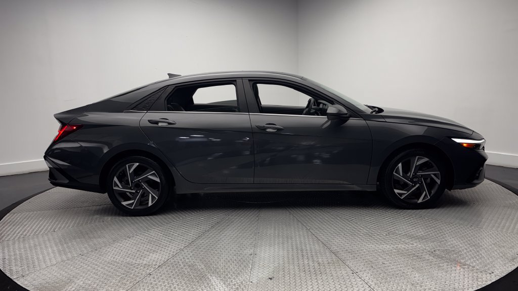 Used 2024 Hyundai Elantra SEL w/ Convenience Package FWD image 38