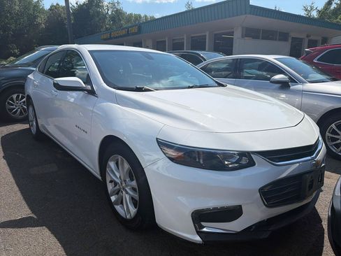 Used 2018 Chevrolet Malibu LT FWD image 3