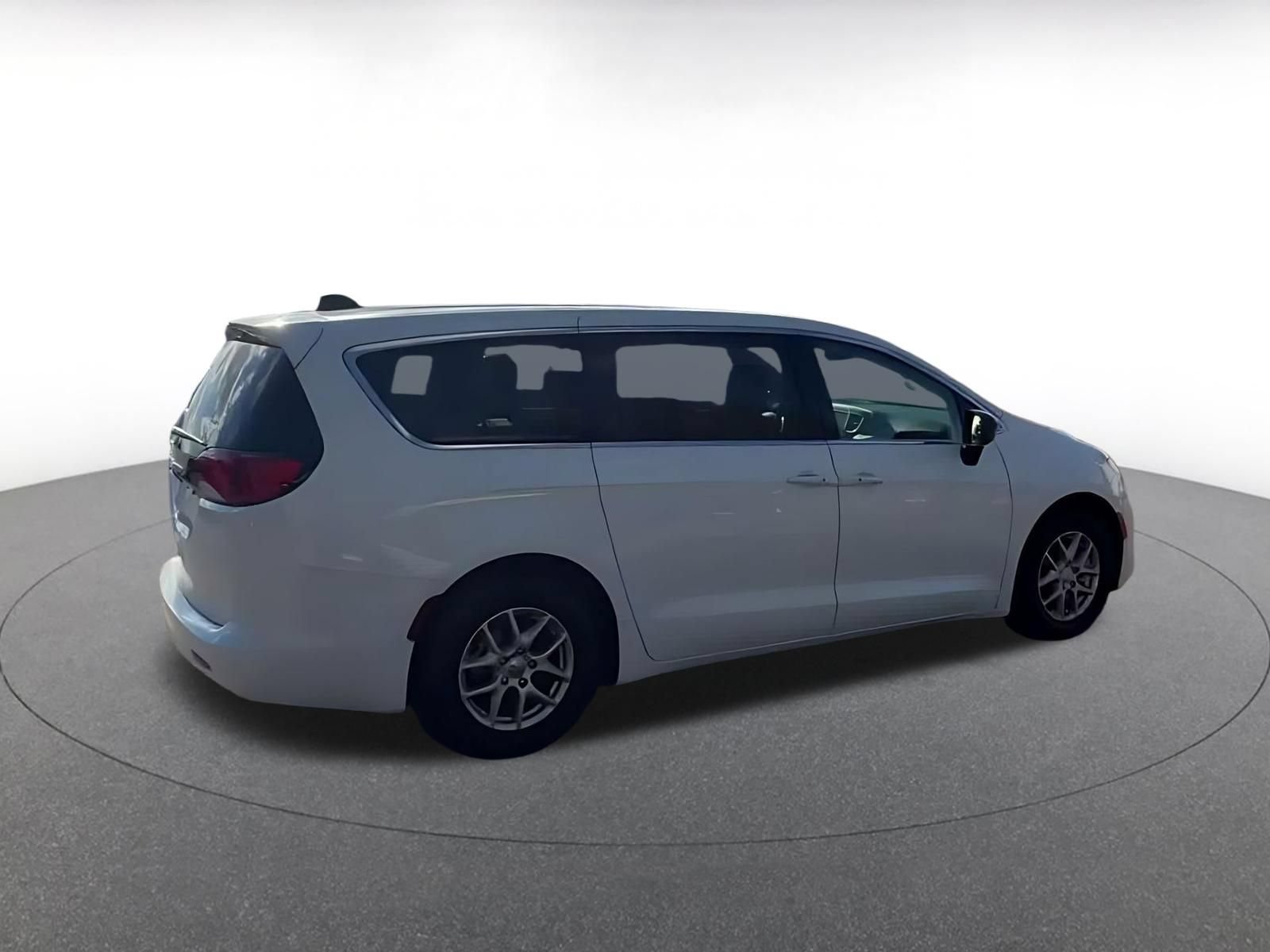 Used 2024 Chrysler Voyager LX FWD image 12