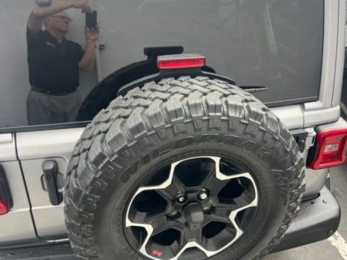 Used 2020 Jeep Wrangler Unlimited Rubicon w/ Quick Order Package 28Y Recon AWD/4WD image 13