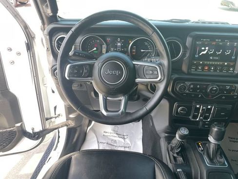 Used 2023 Jeep Wrangler Unlimited Sahara w/ Cold Weather Group AWD/4WD image 24