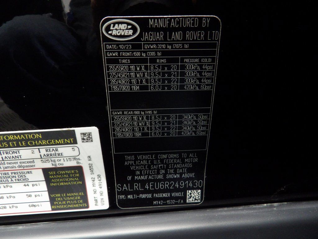 Used 2024 Land Rover Discovery Dynamic SE AWD/4WD image 50