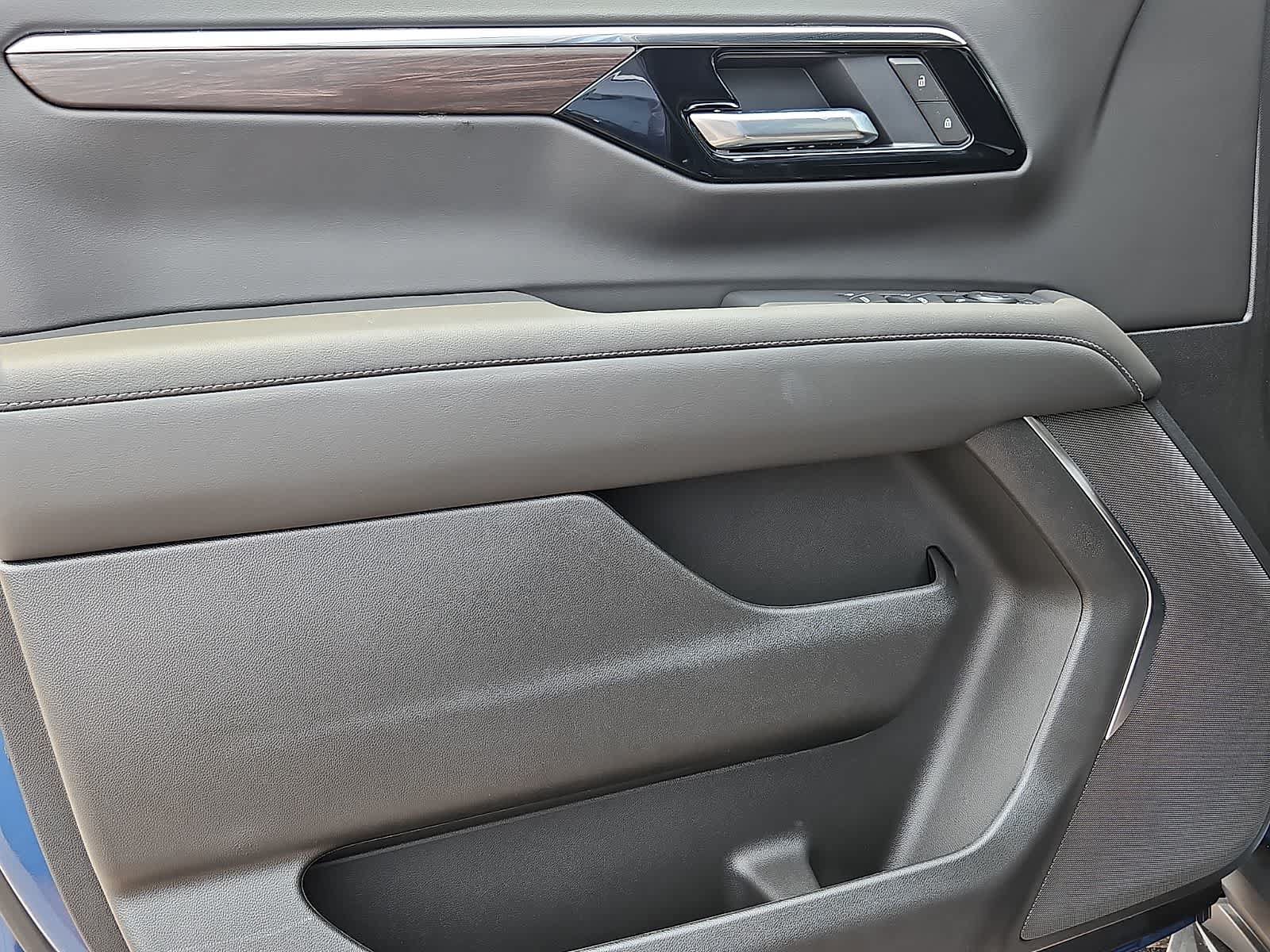 New 2026 Chevrolet Suburban LS RWD image 11