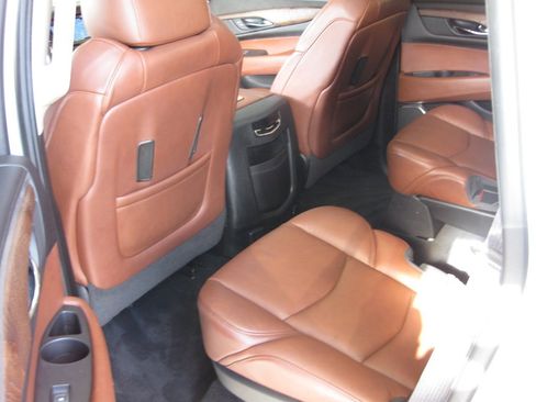 Used 2016 Cadillac Escalade Luxury image 24