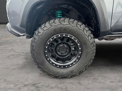 Used 2021 Toyota Tacoma TRD Off-Road w/ TRD Premium Off Road Package image 9