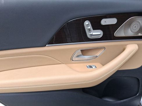 Used 2025 Mercedes-Benz GLS 450 4MATIC image 28