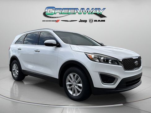 Used 2018 Kia Sorento FWD image 1