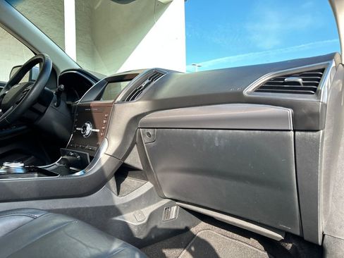 Used 2020 Ford Edge Titanium image 15