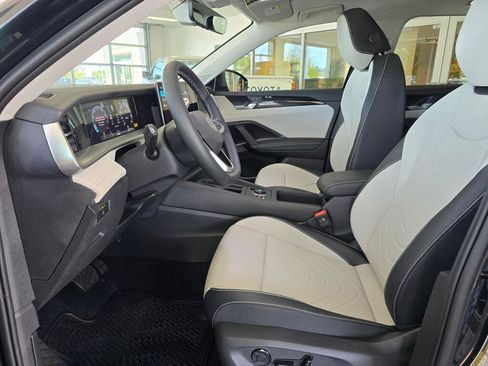 New 2026 Volkswagen Tiguan SE AWD/4WD image 17